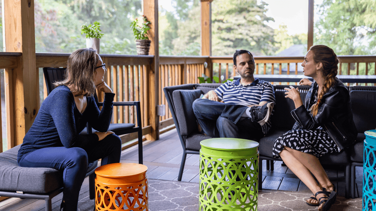 5 tips to hold meaningful conversations with newcomers image